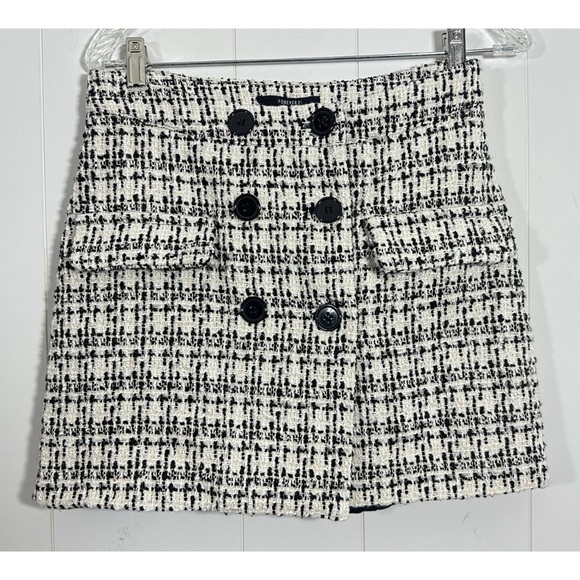 Forever 21 Dresses & Skirts - Forever 21 Womens Size M Ivory Black  Tweed Mini Skirt Lined Faux Wrap Metallic